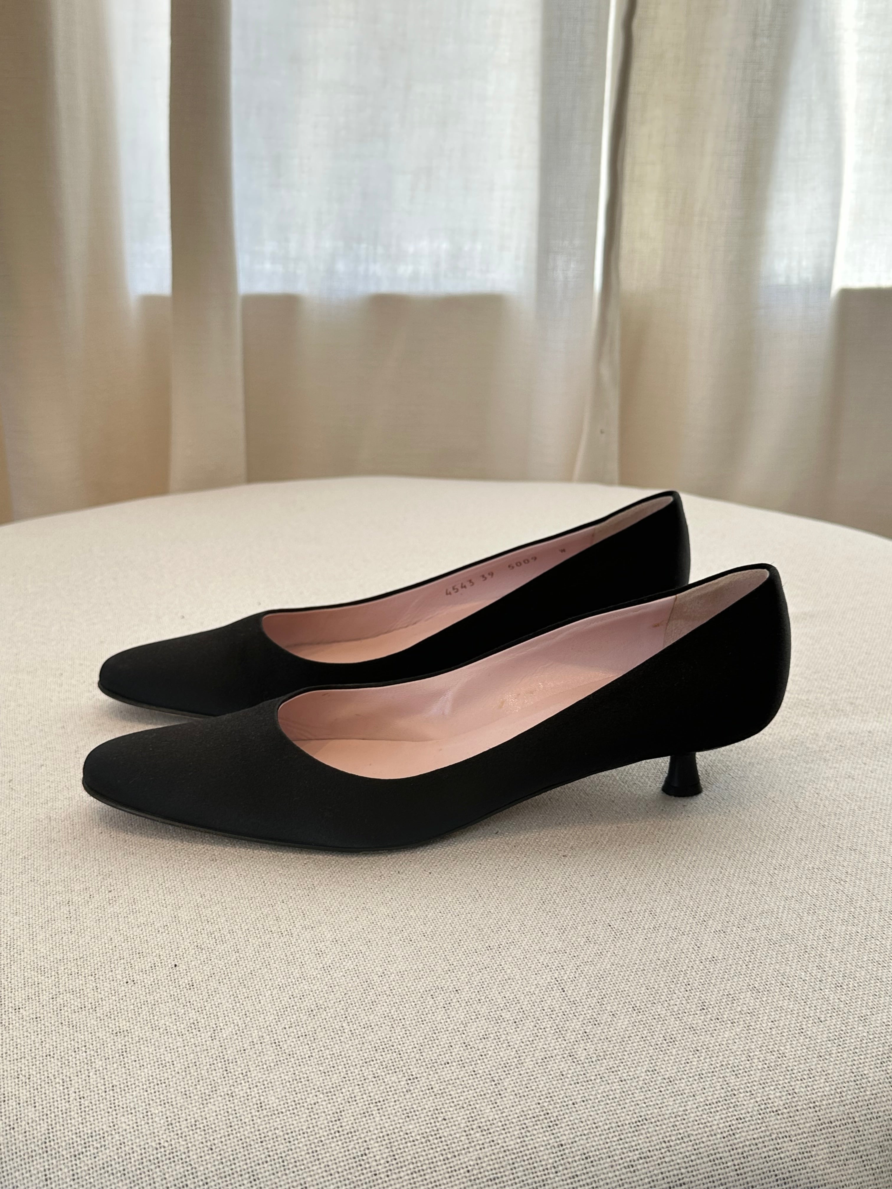 Vera Wang Black Shoes