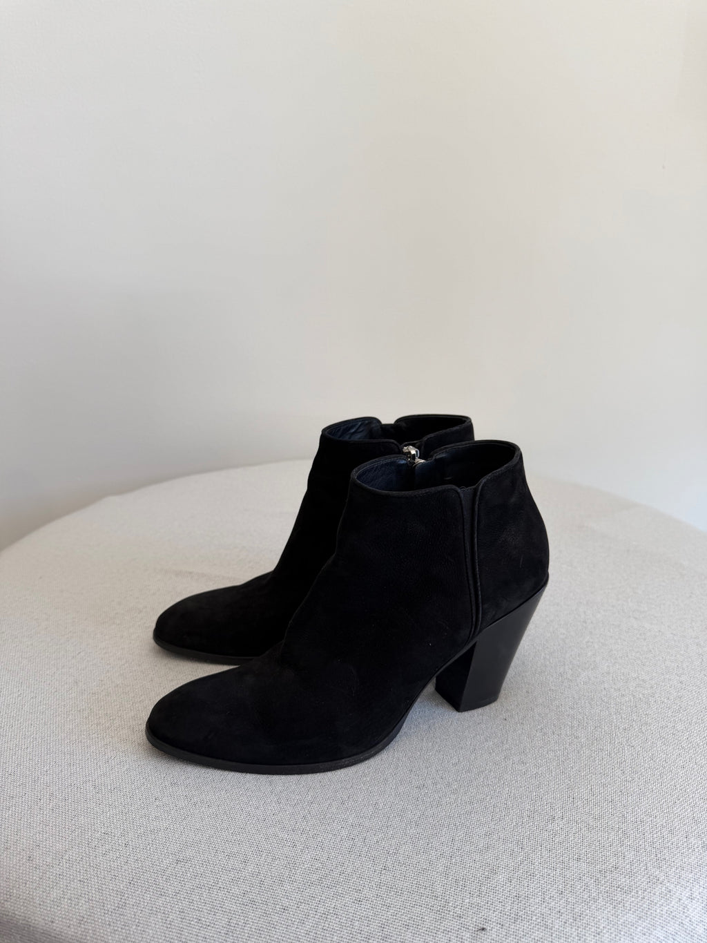 Vero Cuoio Suede Black Booties