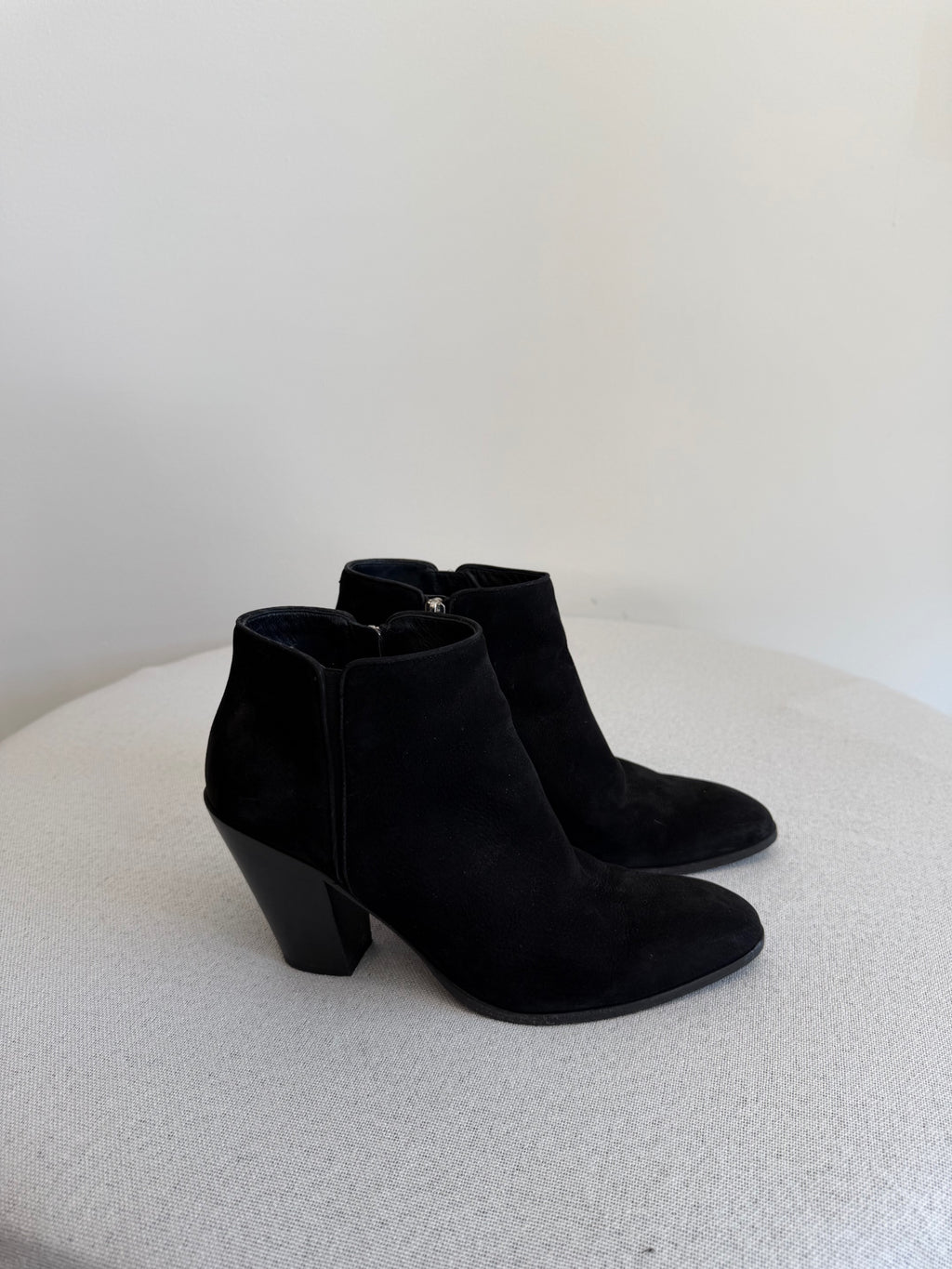 Vero Cuoio Suede Black Booties