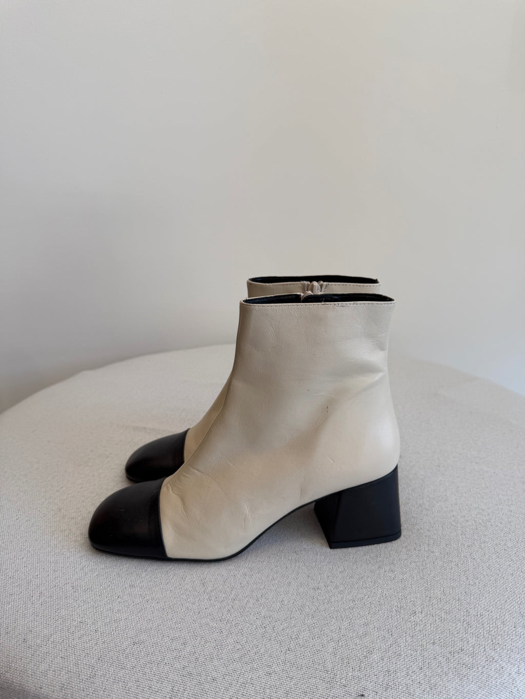 Unbranded Leather Cream/Black Booties