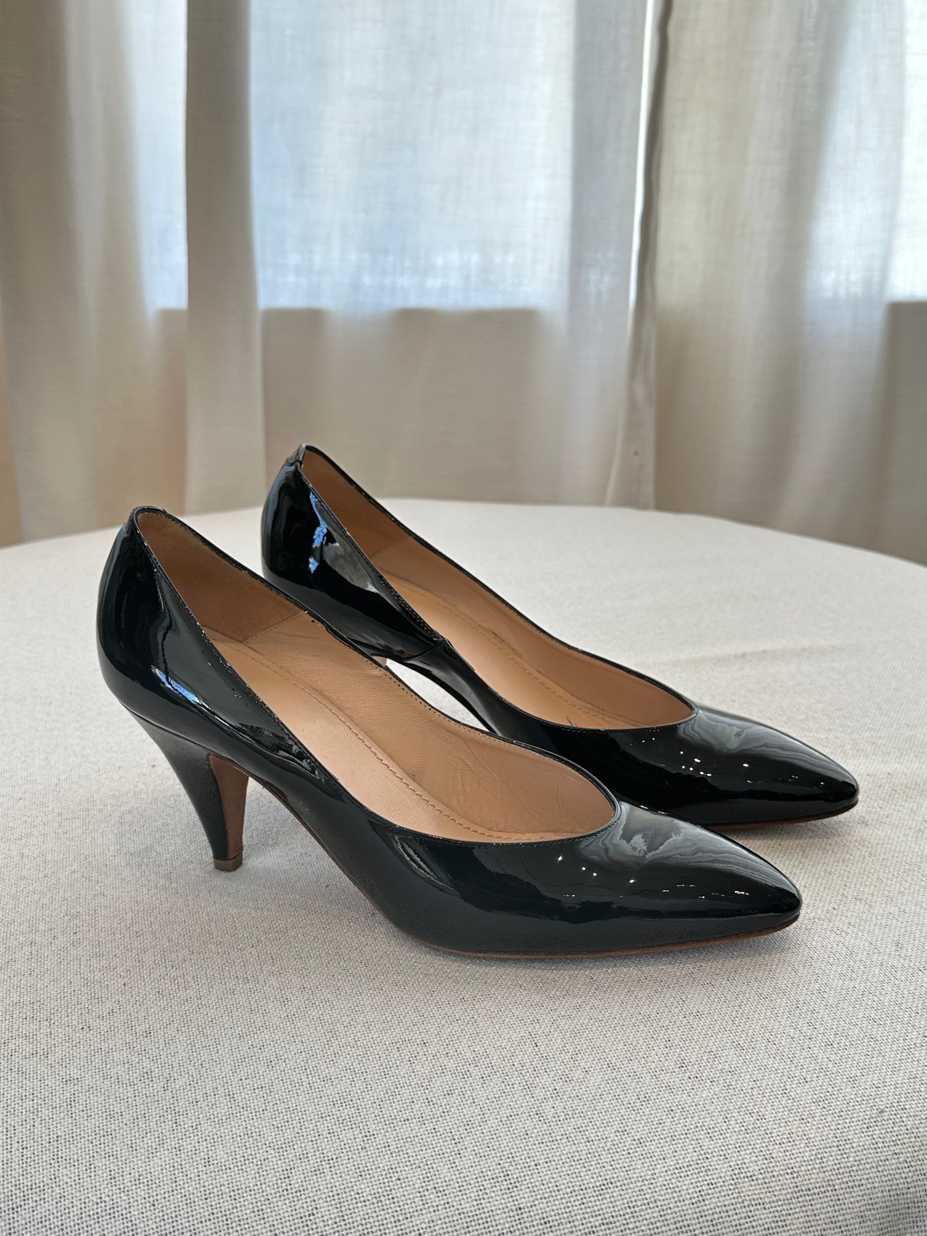 Mansur Gavriel Pumps