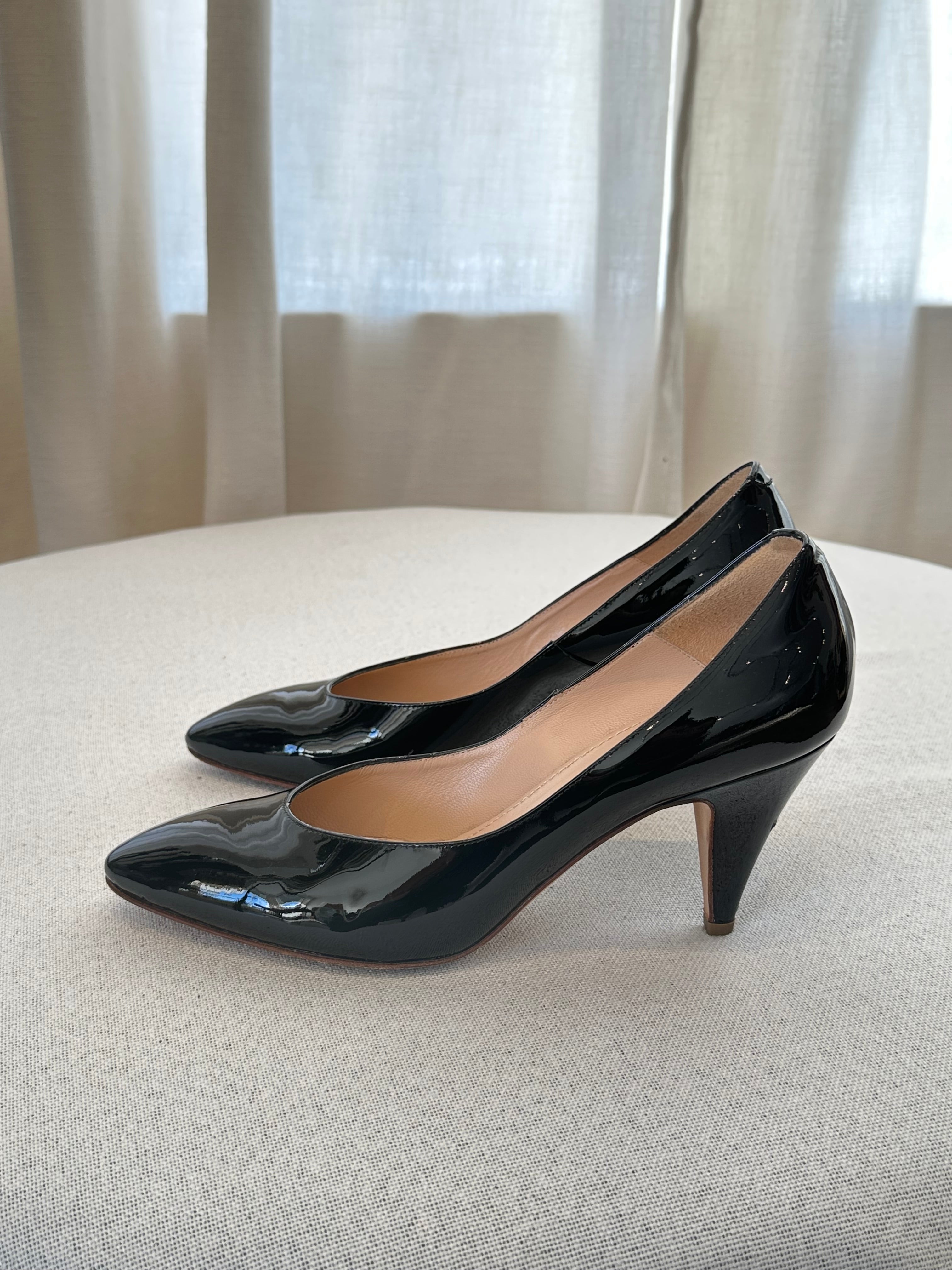 Mansur Gavriel Pumps
