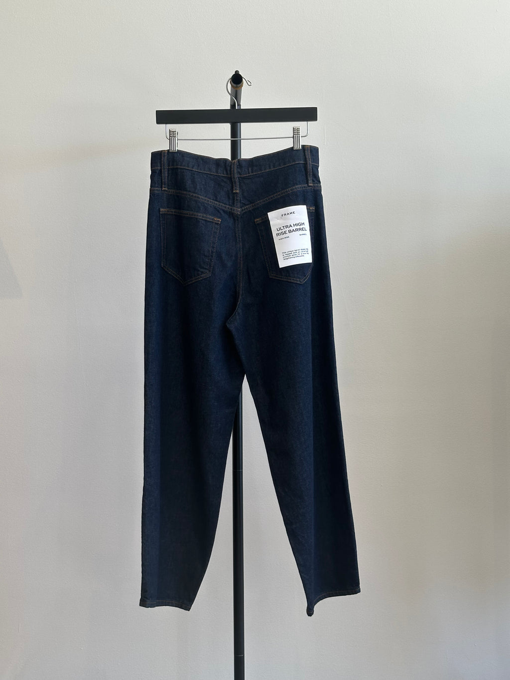 Frame Barrel Leg Jeans, Dk Wash, Size 29