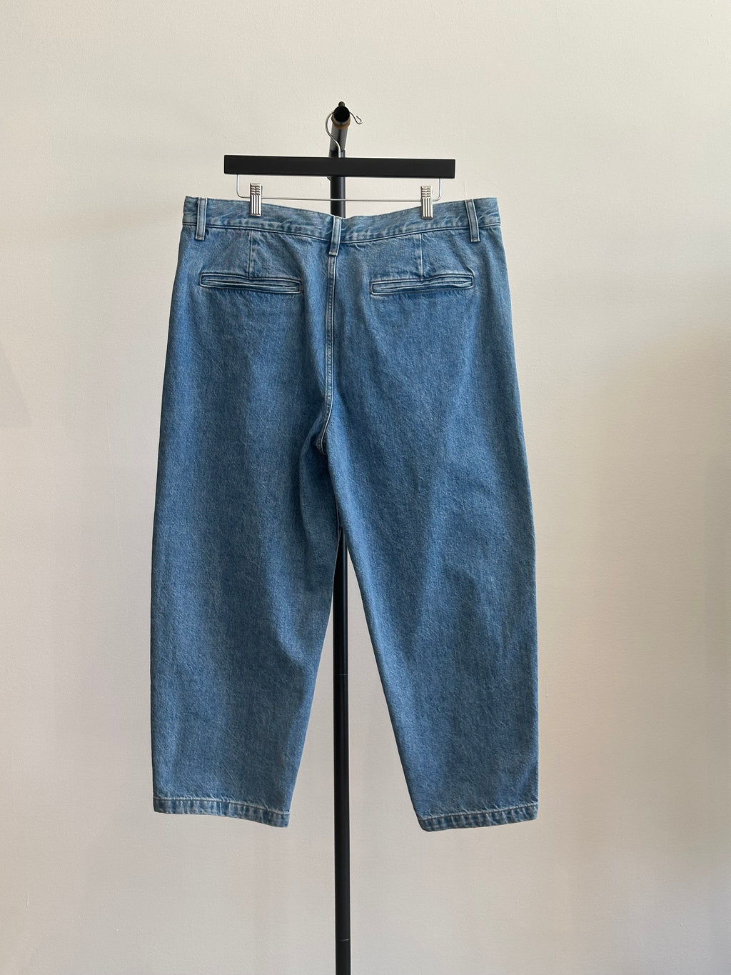 Edwin Blue Jeans, Cropped with Button Details, SZ L
