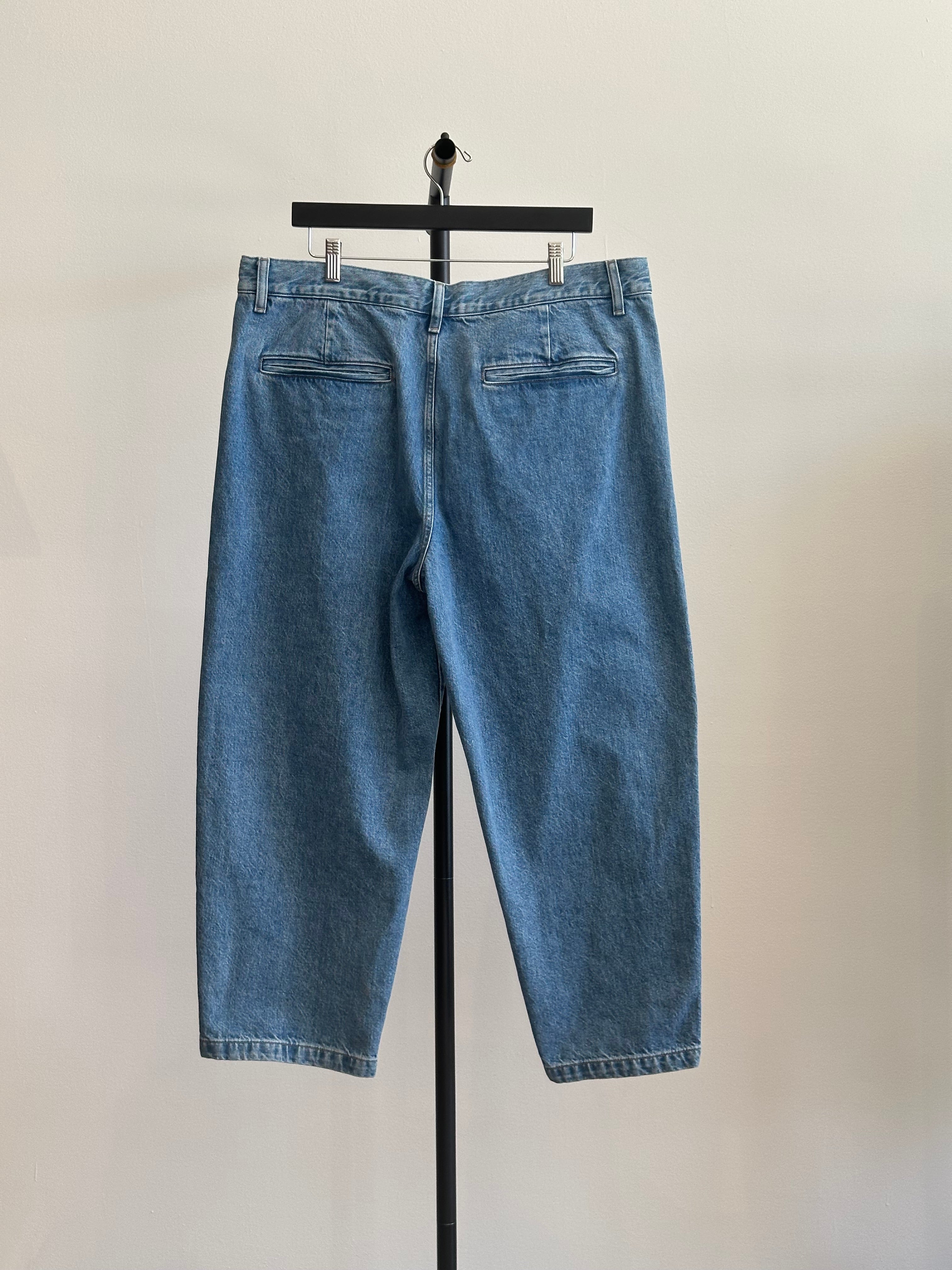 Edwin Blue Jeans, Cropped with Button Details, SZ L