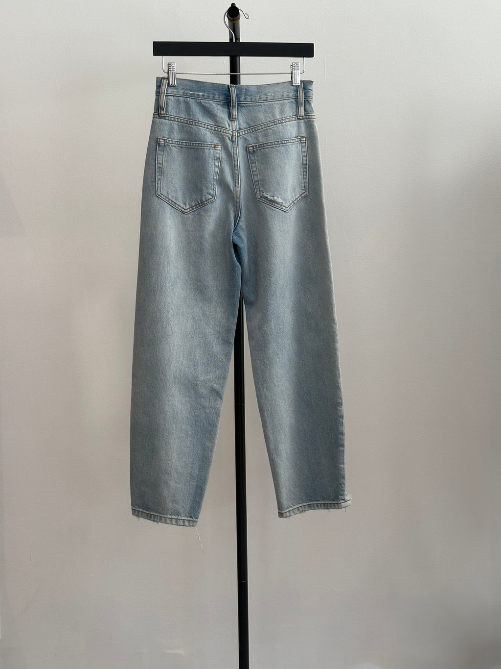 Frame Barrel Leg Jeans
